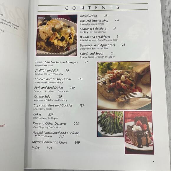 Betty Crocker Annual Recipes 2008 Hardcover Book Deserts Salads Dinners - Picture 4 of 4